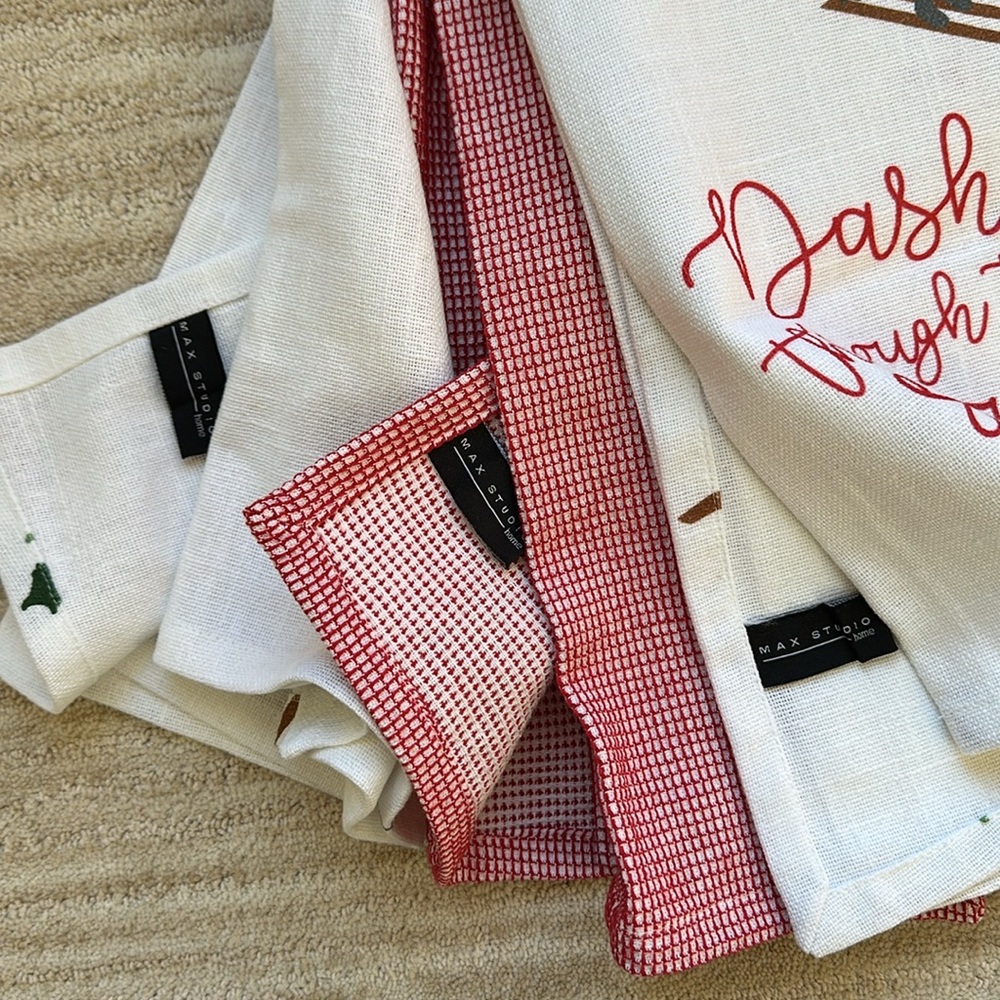 Set of 3 Max Studio Dashing Through the Snow Skier holiday themed kitchen towels - Picture 14 of 16